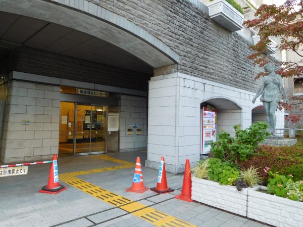 図書館入口の写真